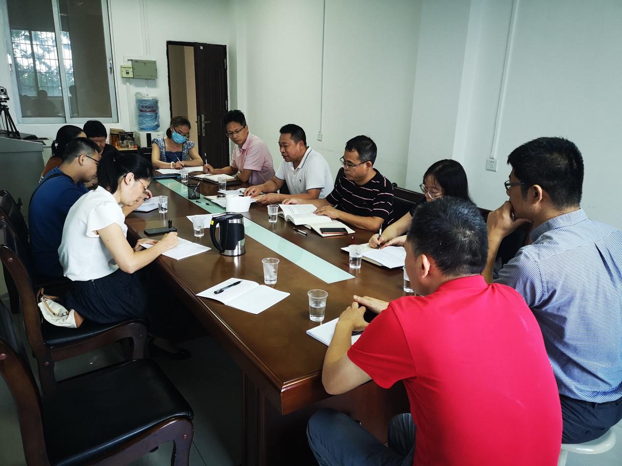 化学Beat365官方网站召开九月份理论中心组学习会议