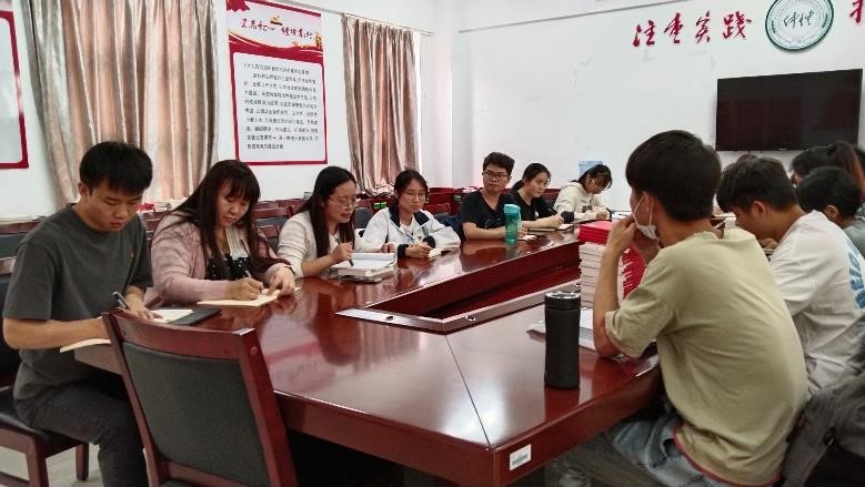 学习李希同志在Beat365官方网站调研讲话——化学Beat365官方网站学生党支部四月份主题学习教育活动