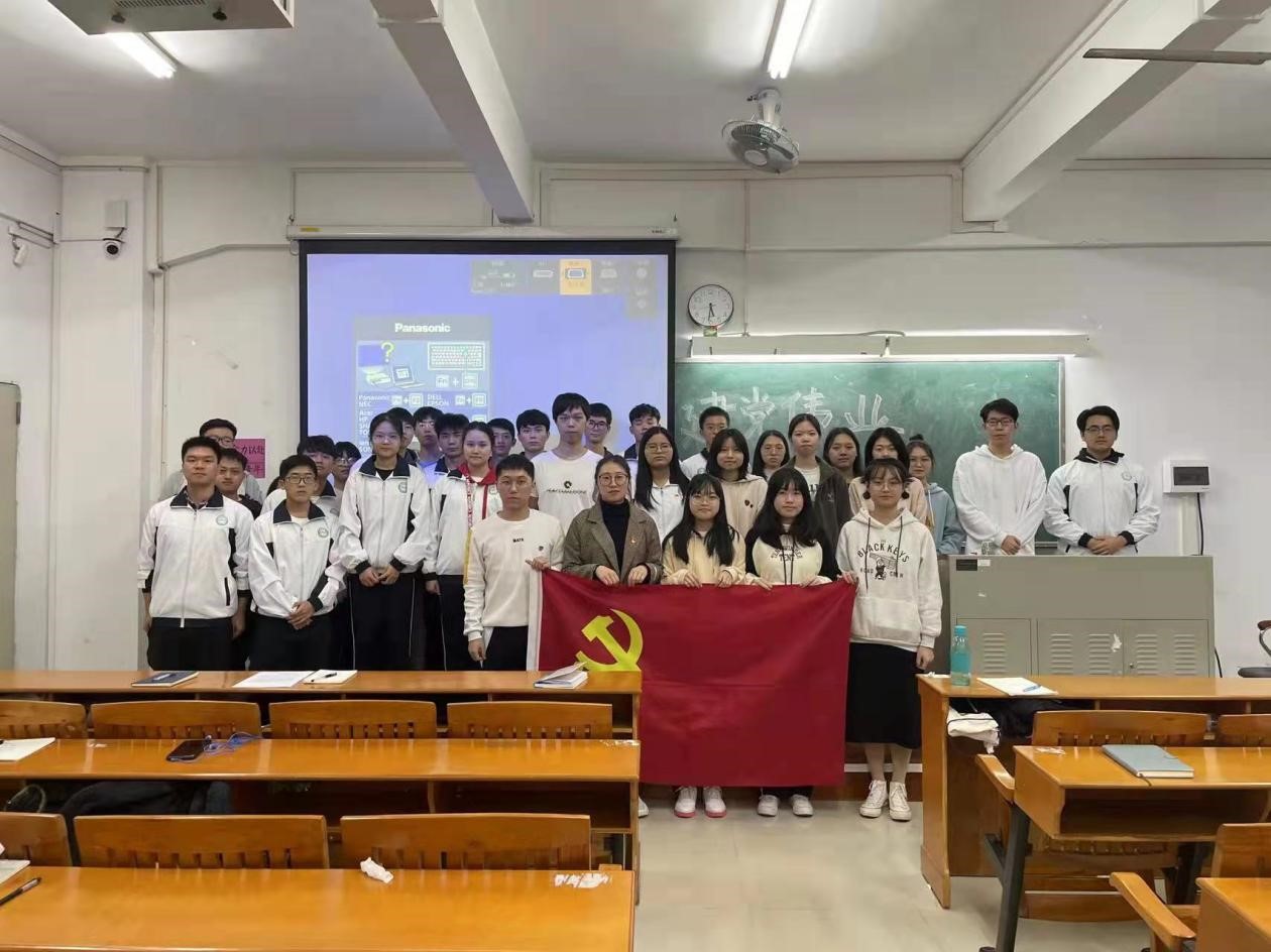 回顾建党历史 继承红色精神——化学Beat365官方网站学生第四党支部召开“建党伟业”主题党课
