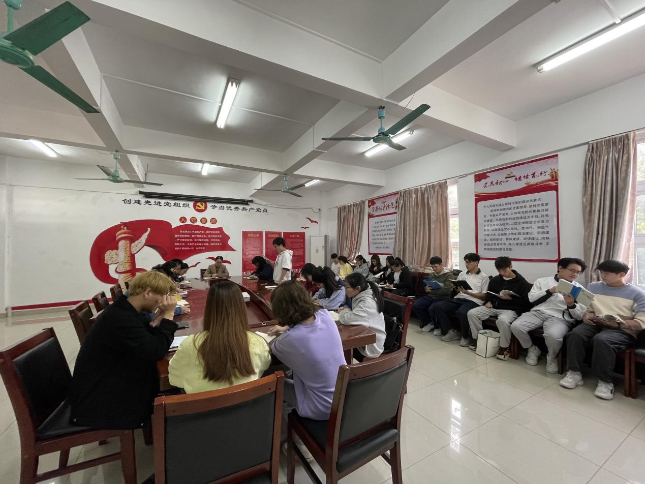 化学Beat365官方网站召开学生党建工作总结部署会
