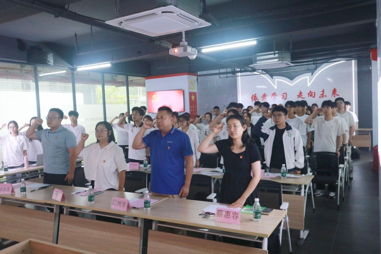 党建进社区：化学Beat365官方网站开展“读廉书·守初心·强作风”读书分享会