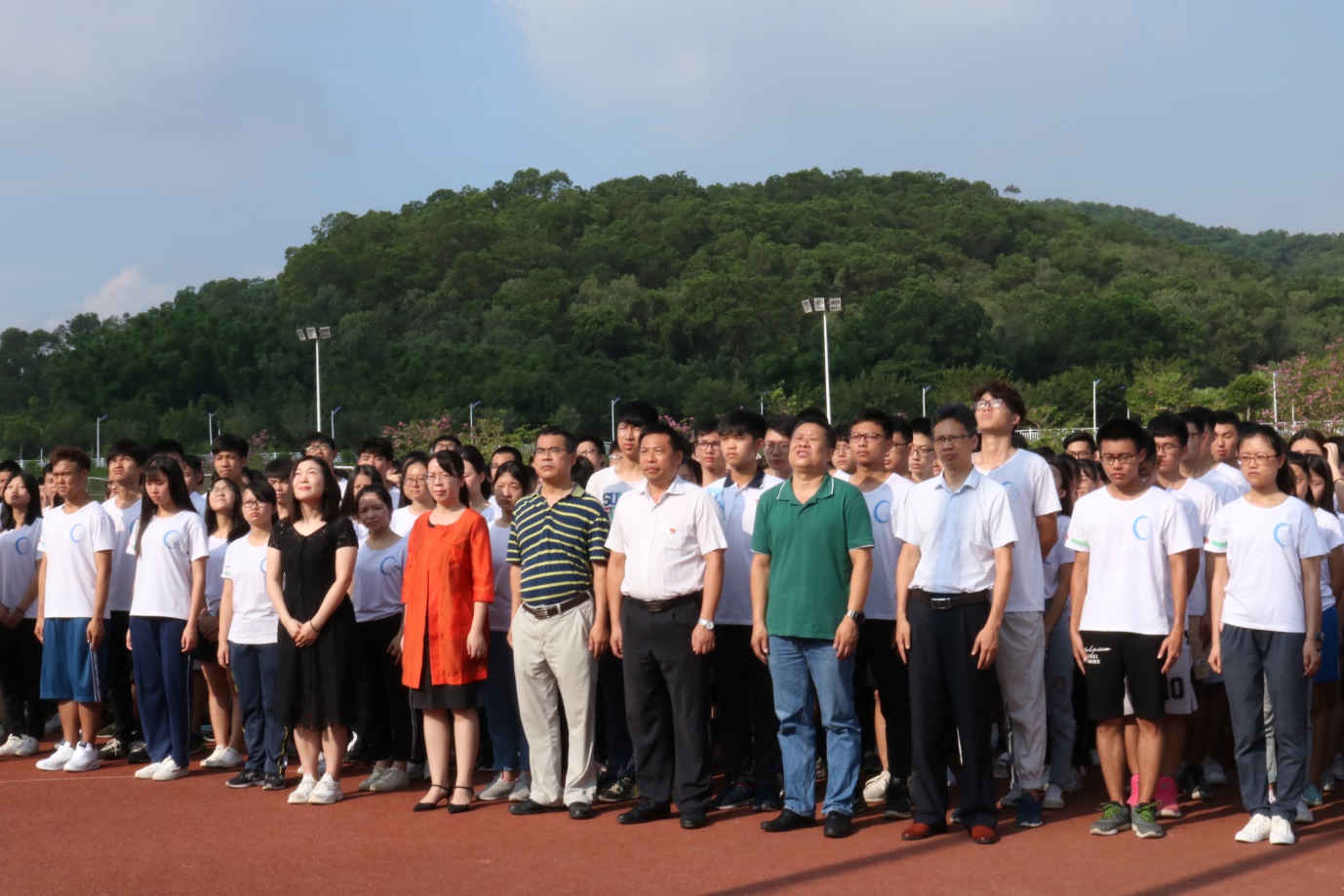 我院升旗仪式成功举行