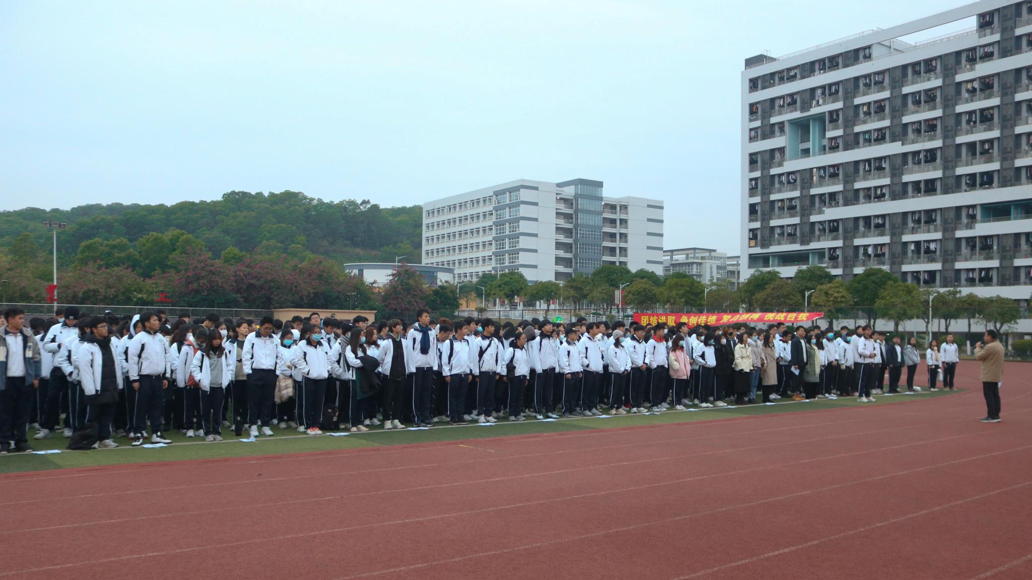重视国防 精忠报国——化学Beat365官方网站举行升旗仪式