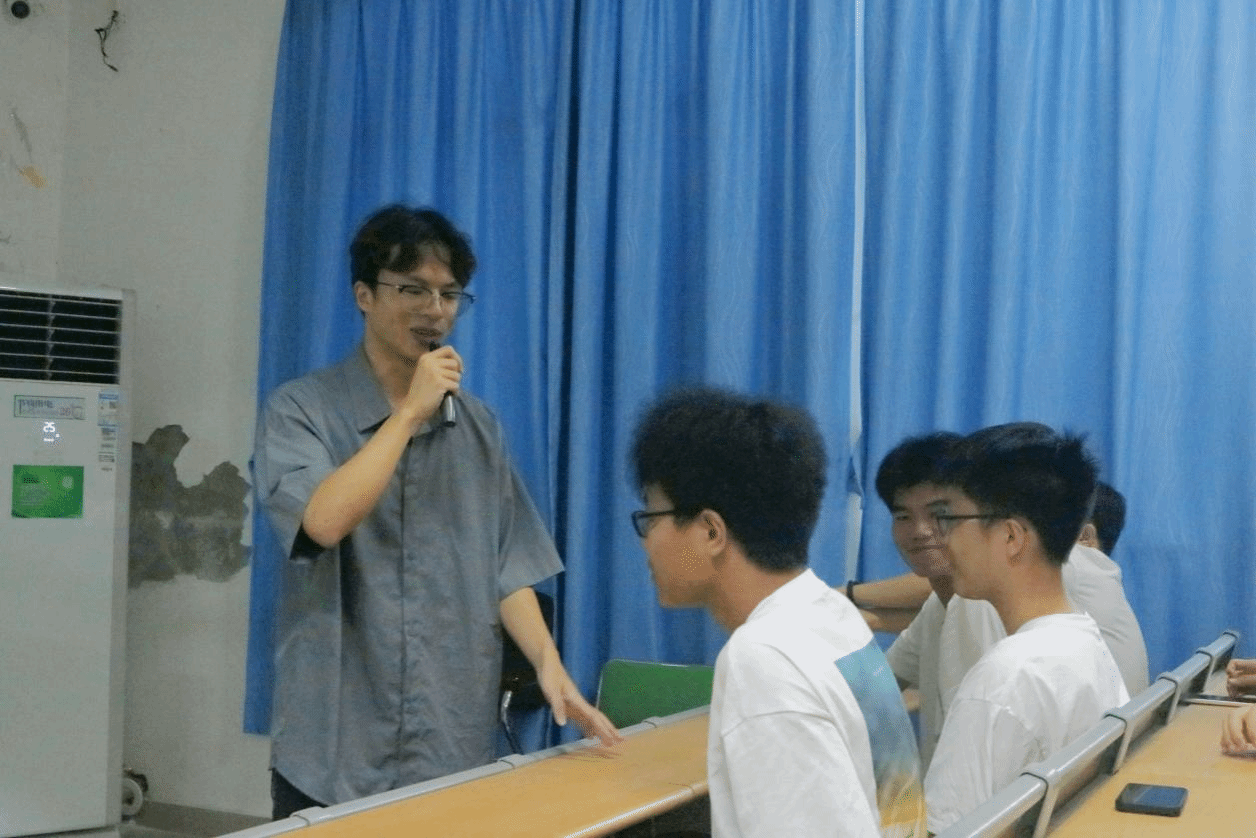 理论学习筑根基 及地宣讲增活力——化学Beat365官方网站“及地”宣讲团为新生进行宣讲