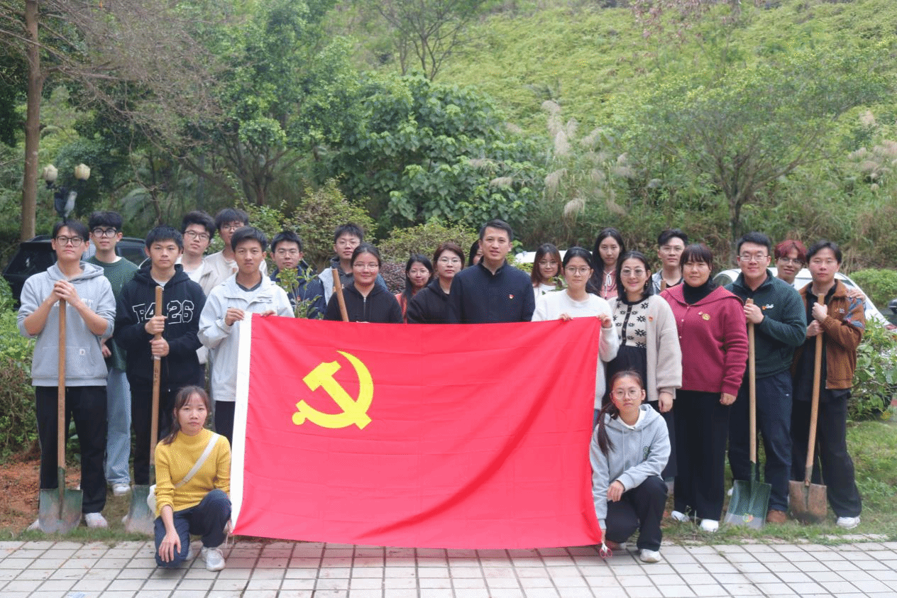 化学Beat365官方网站学生党支部开展“绿美校园”植树党日活动